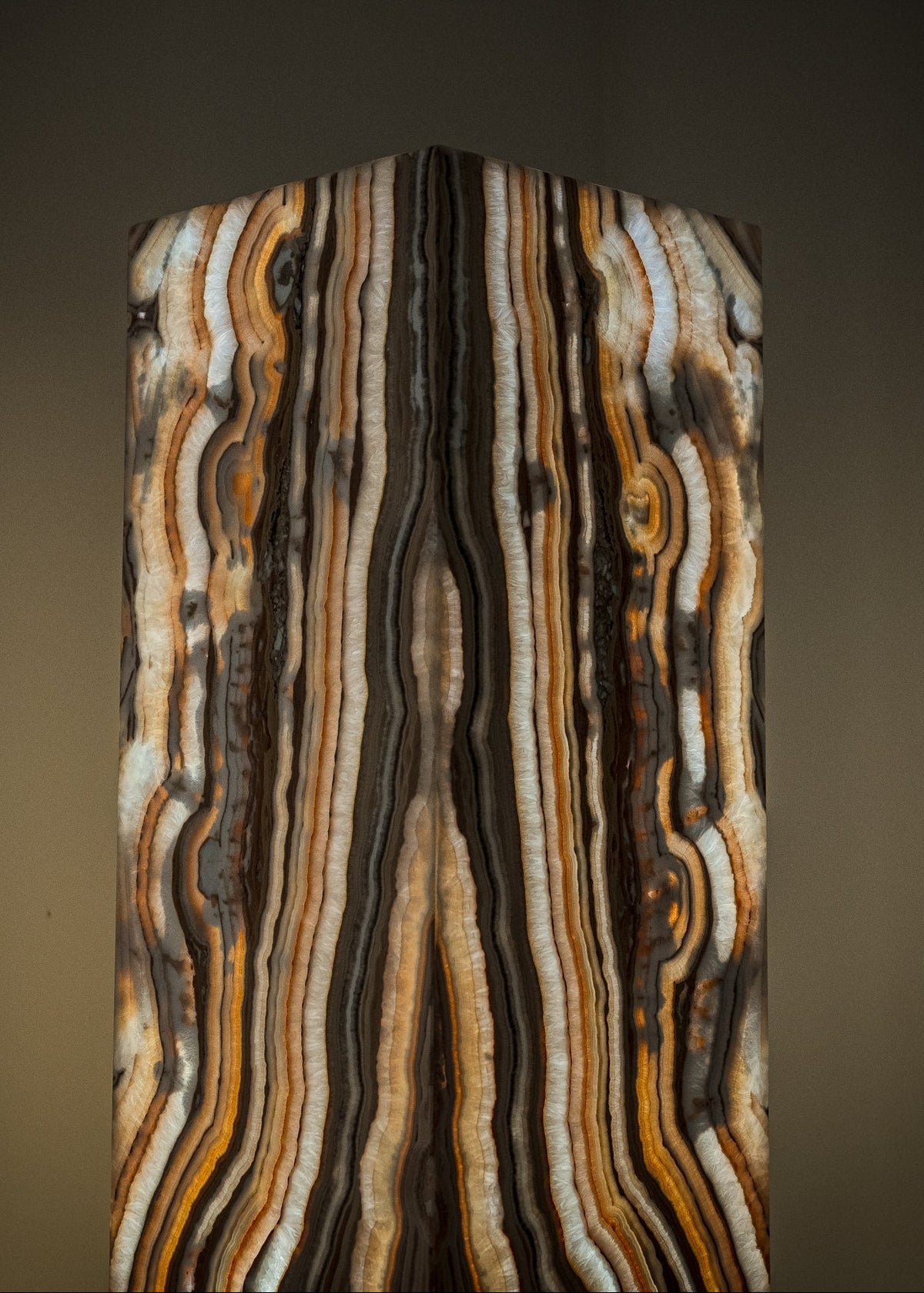 The Sahara Floor Lamp | Illuminated Natural Onyx
