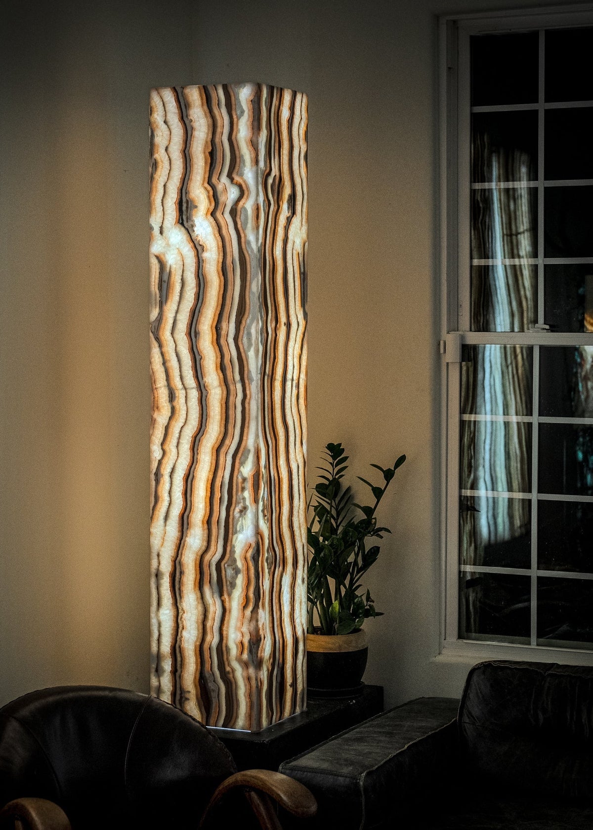 The Sahara Floor Lamp | Illuminated Natural Onyx