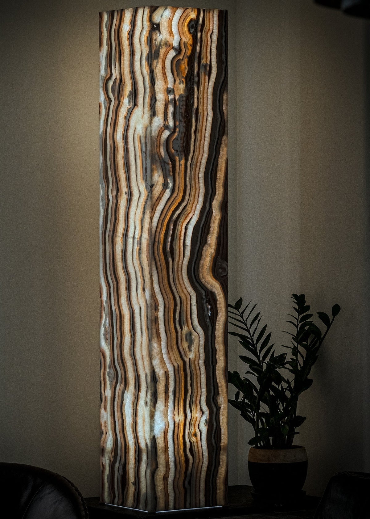 The Sahara Floor Lamp | Illuminated Natural Onyx
