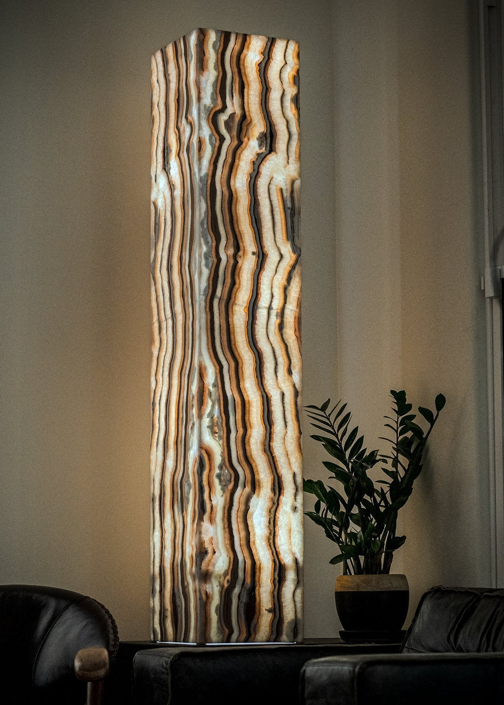 The Sahara Floor Lamp | Illuminated Natural Onyx