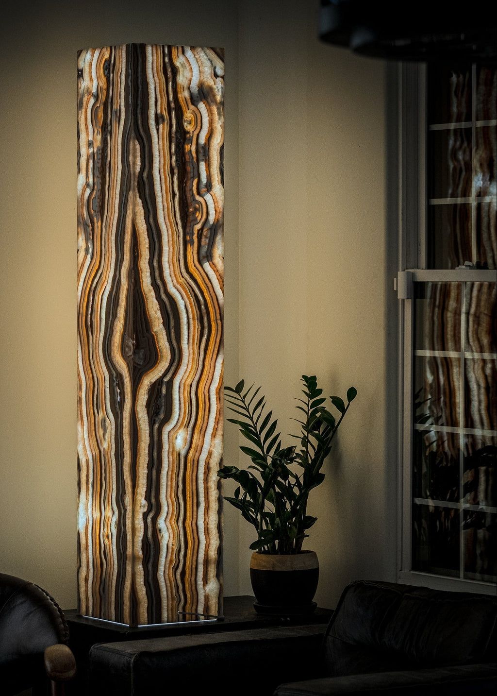 The Sahara Floor Lamp | Illuminated Natural Onyx