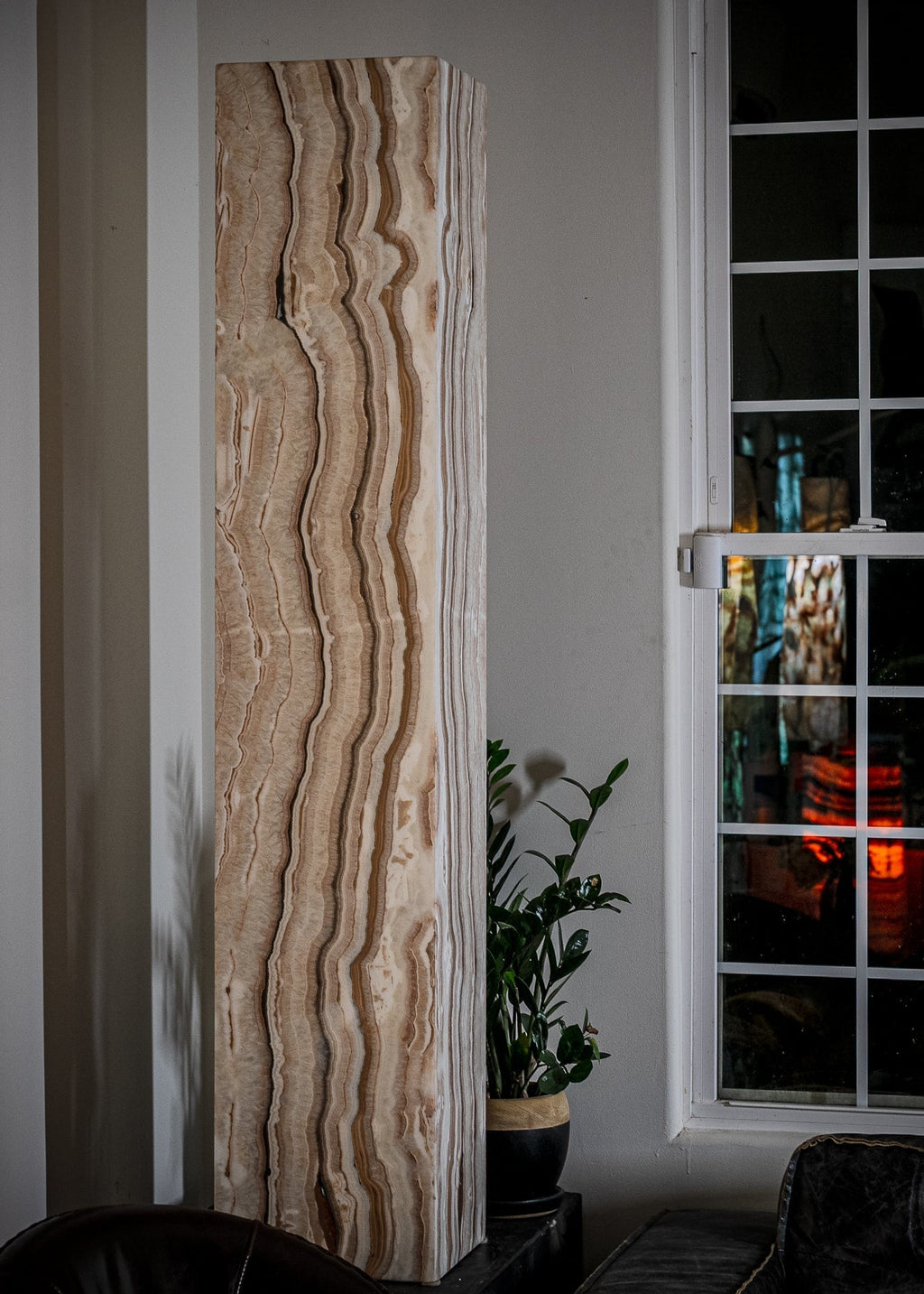 The Sahara Floor Lamp | Illuminated Natural Onyx