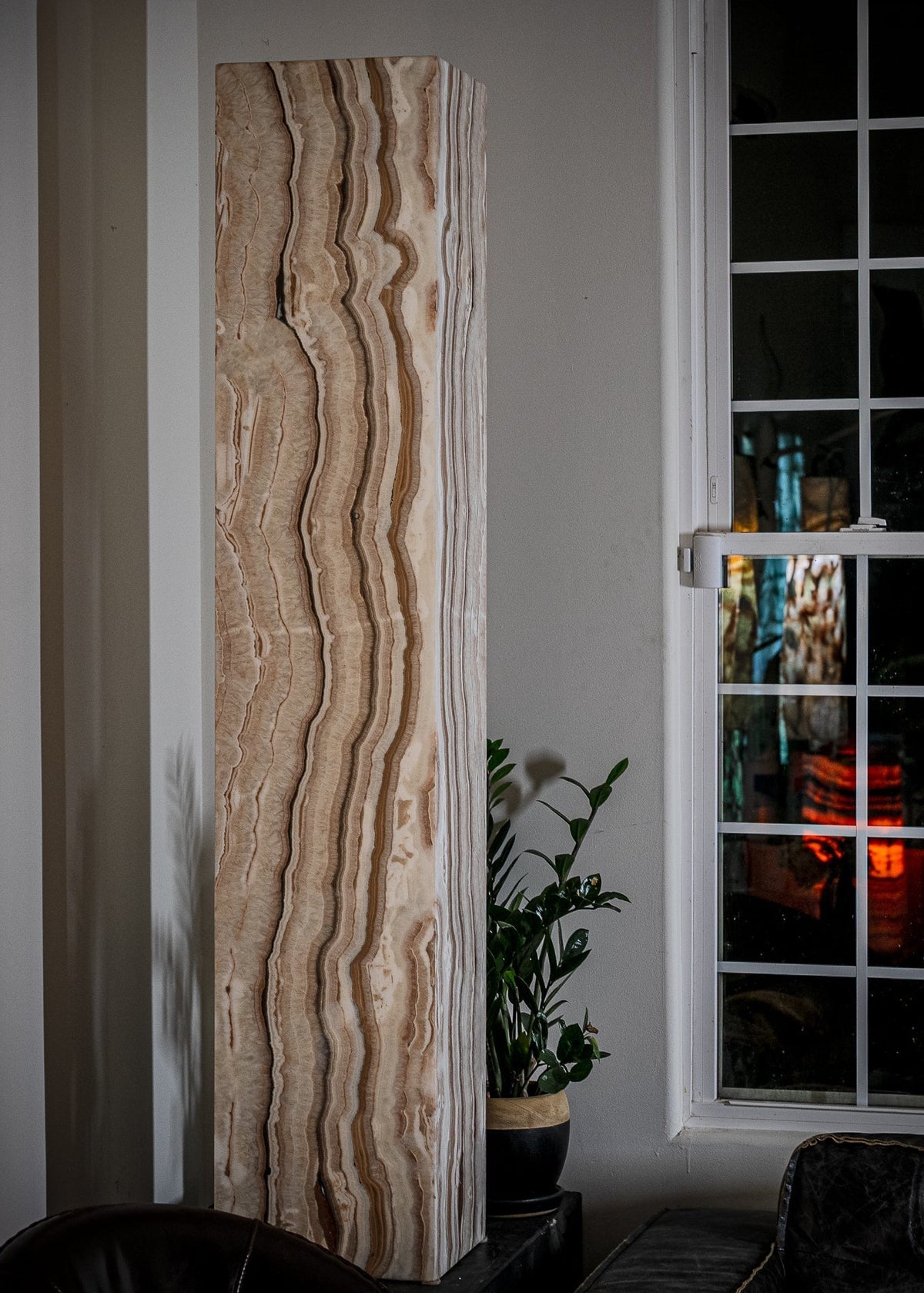 The Sahara Floor Lamp | Illuminated Natural Onyx