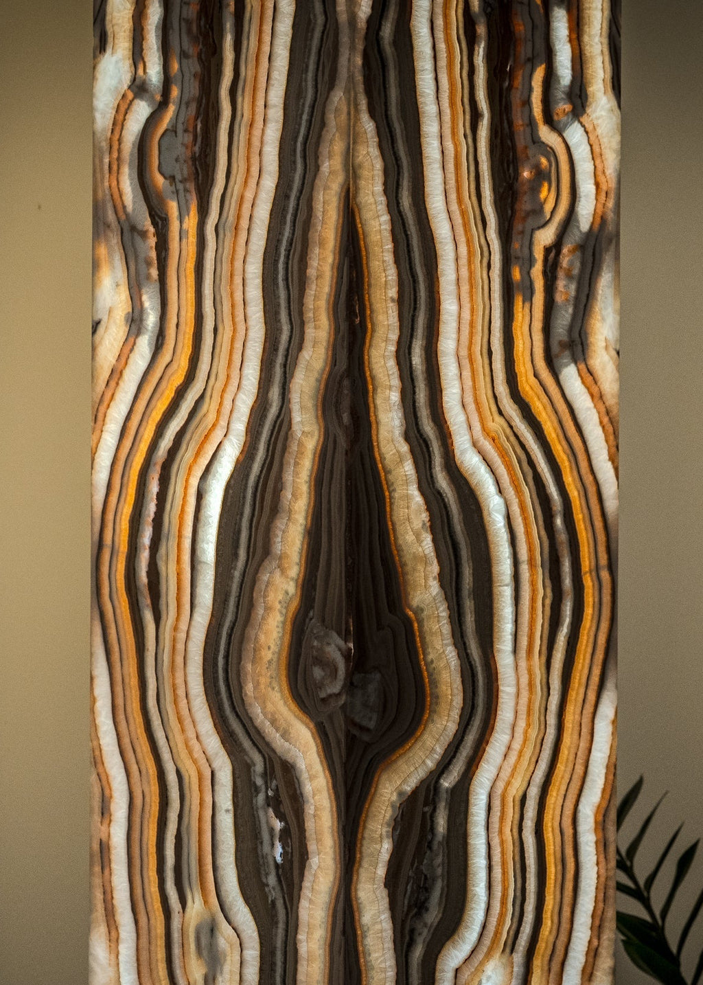 The Sahara Floor Lamp | Illuminated Natural Onyx