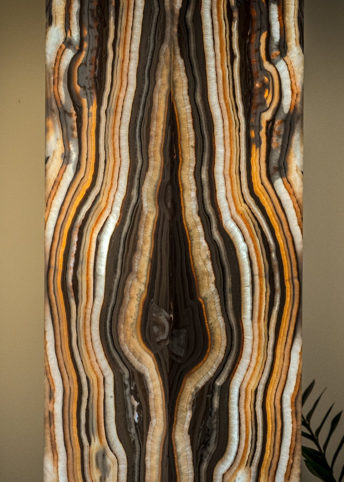 The Sahara Floor Lamp | Illuminated Natural Onyx